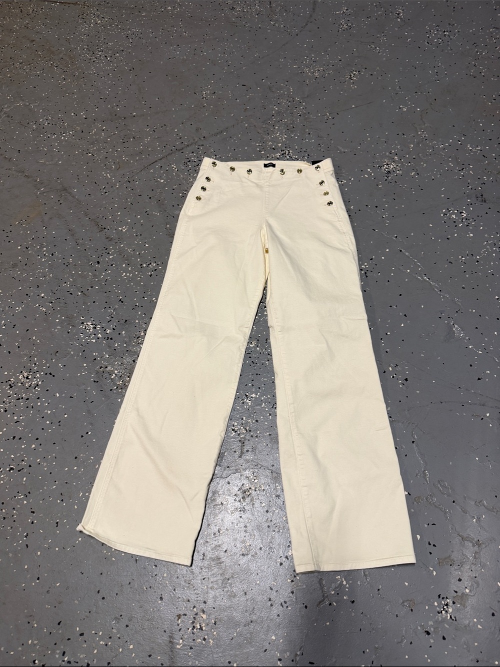 Express Cream Wide-Leg Jeans with Button Accent